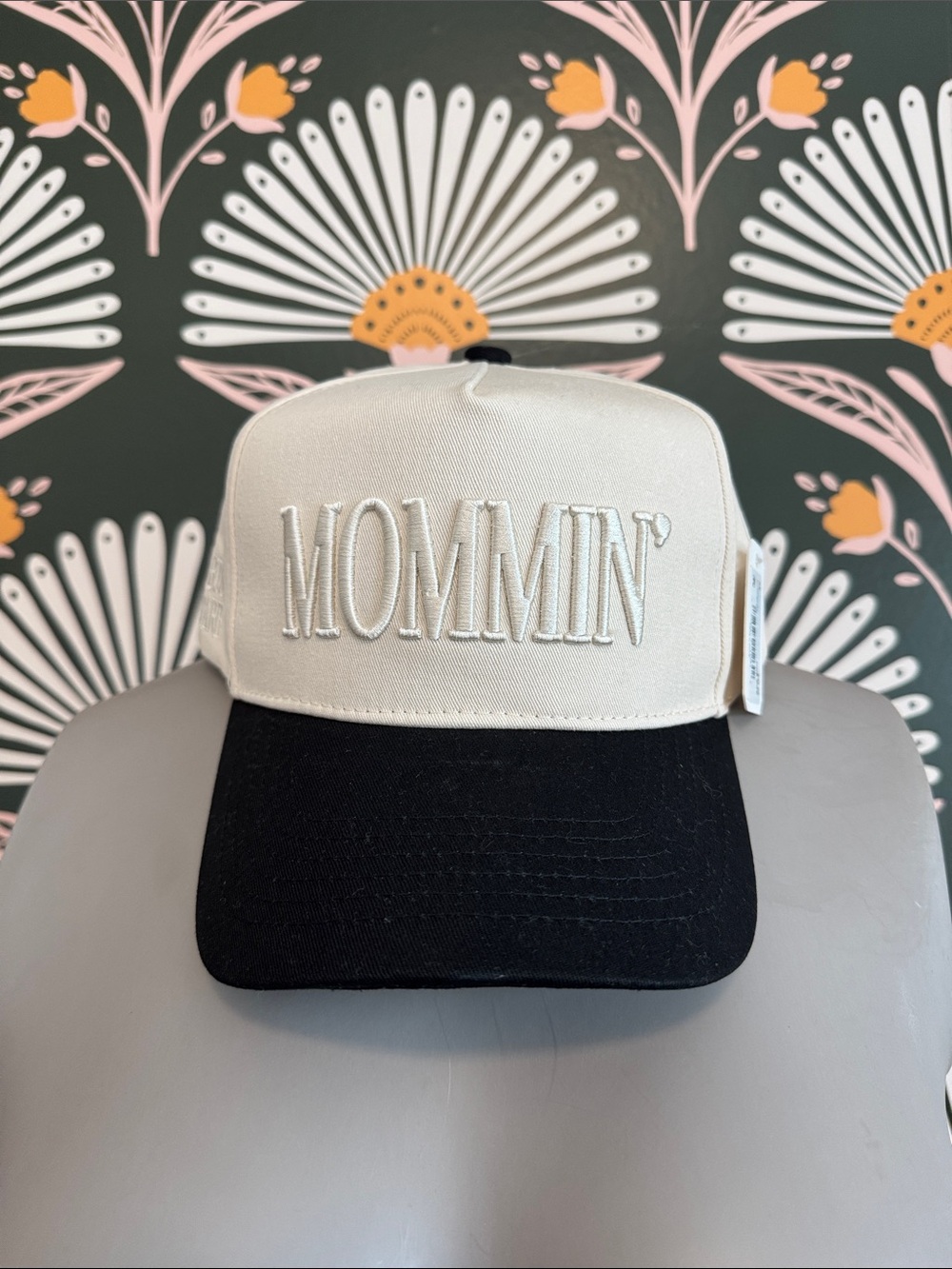 MOMMIN' Two-Tone Trucker Hat